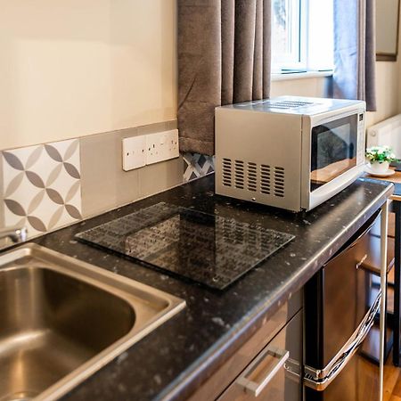 Roger Ground Guest House - With Onsite Car Parking ويندرمير المظهر الخارجي الصورة