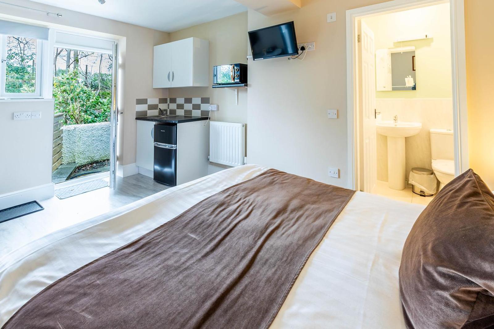Roger Ground Guest House - With Onsite Car Parking ويندرمير المظهر الخارجي الصورة