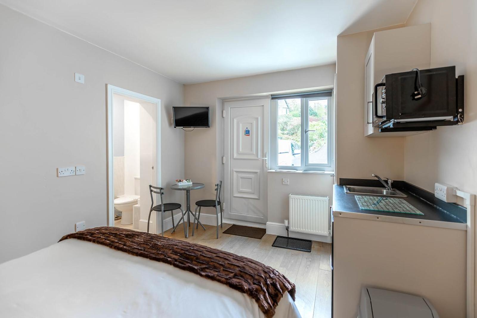 Roger Ground Guest House - With Onsite Car Parking ويندرمير المظهر الخارجي الصورة