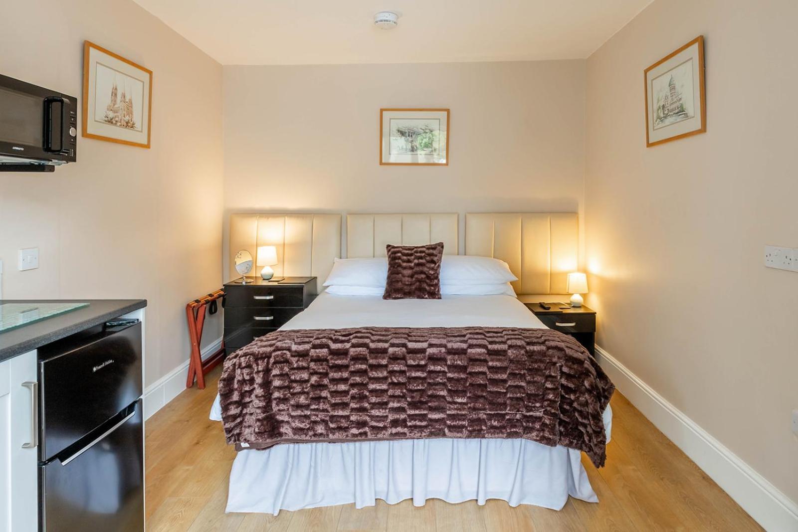 Roger Ground Guest House - With Onsite Car Parking ويندرمير المظهر الخارجي الصورة