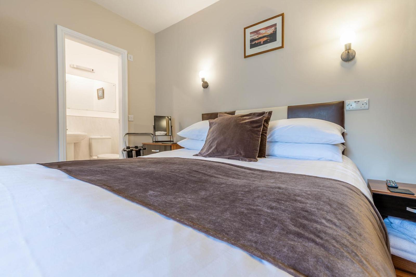 Roger Ground Guest House - With Onsite Car Parking ويندرمير المظهر الخارجي الصورة
