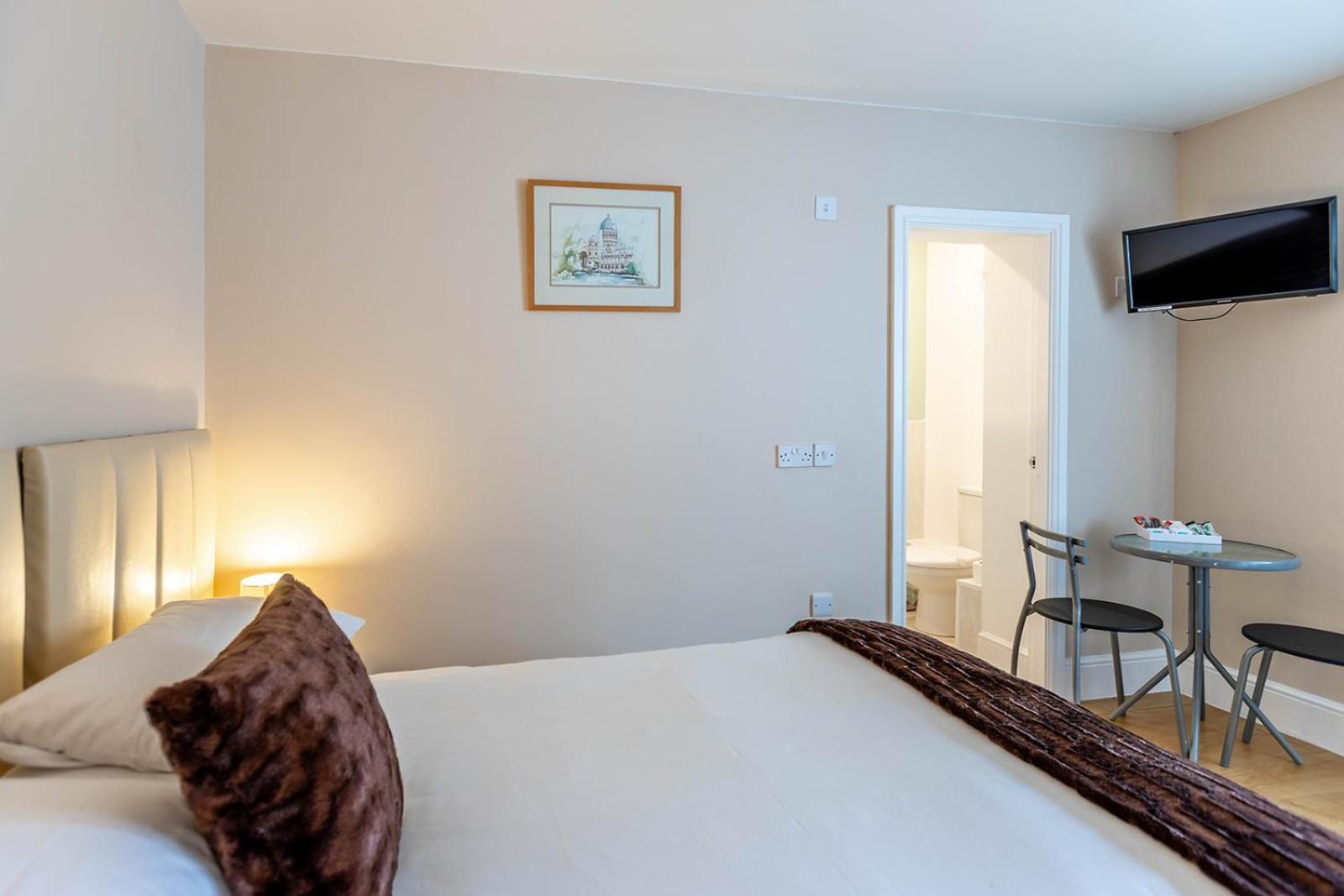 Roger Ground Guest House - With Onsite Car Parking ويندرمير المظهر الخارجي الصورة