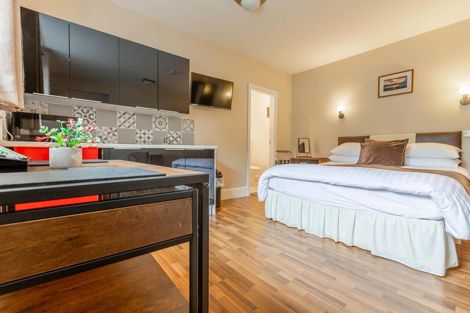 Roger Ground Guest House - With Onsite Car Parking ويندرمير المظهر الخارجي الصورة
