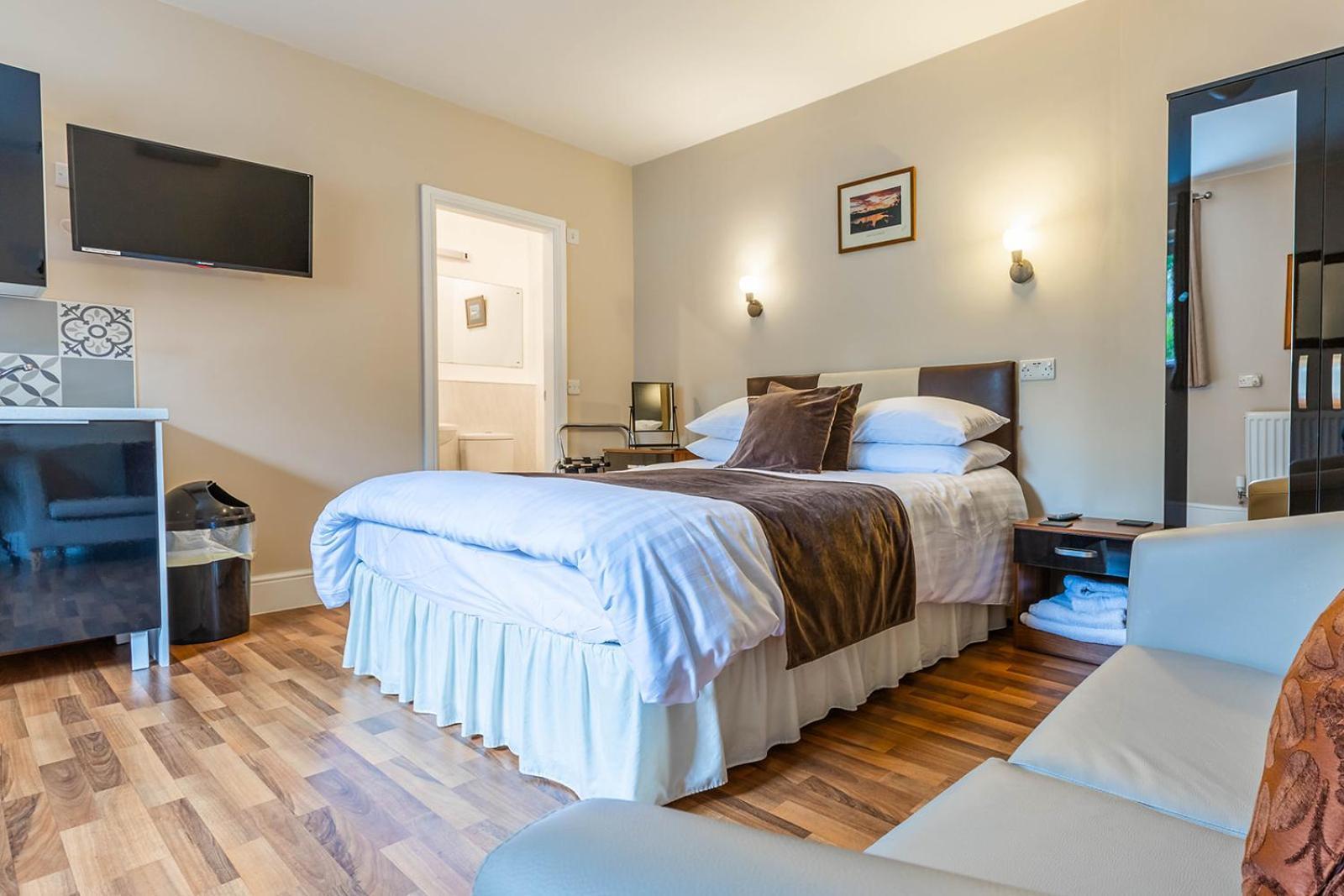 Roger Ground Guest House - With Onsite Car Parking ويندرمير المظهر الخارجي الصورة