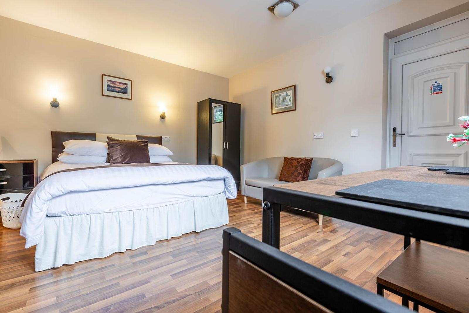 Roger Ground Guest House - With Onsite Car Parking ويندرمير المظهر الخارجي الصورة