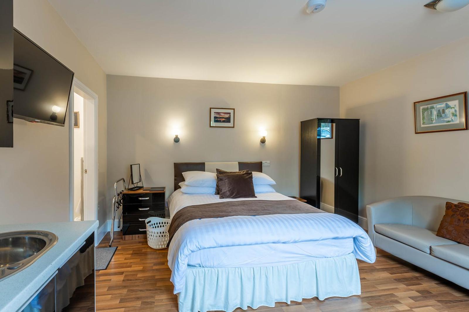 Roger Ground Guest House - With Onsite Car Parking ويندرمير المظهر الخارجي الصورة