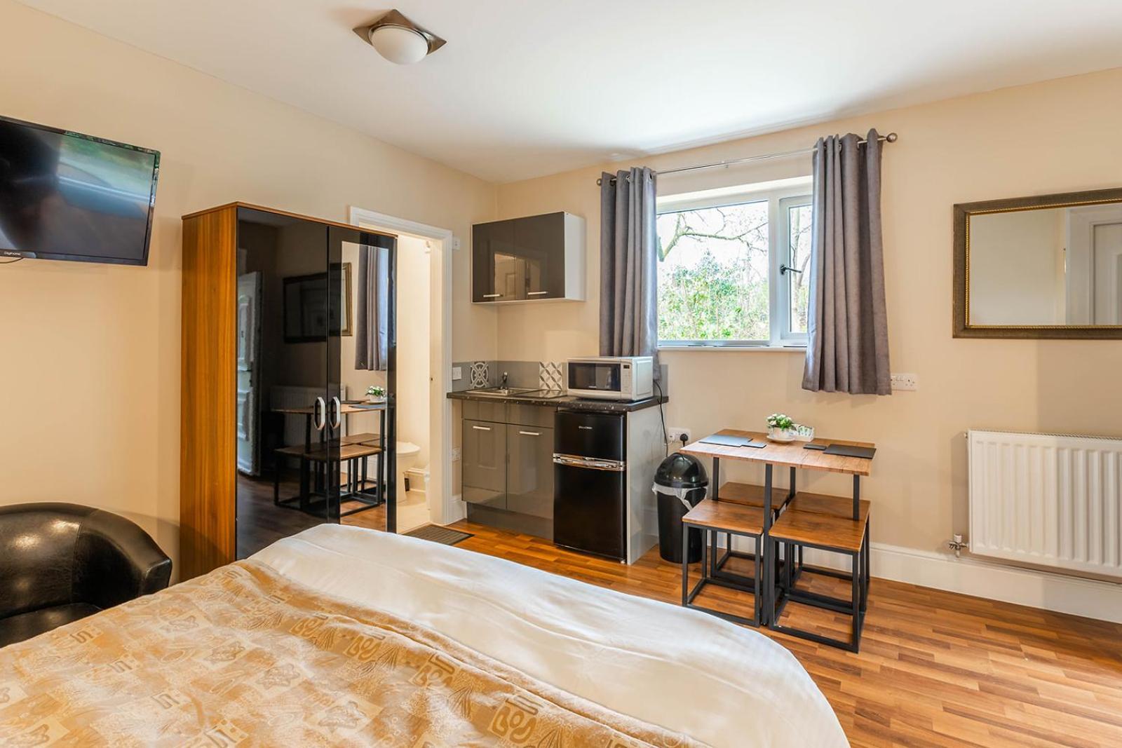 Roger Ground Guest House - With Onsite Car Parking ويندرمير المظهر الخارجي الصورة